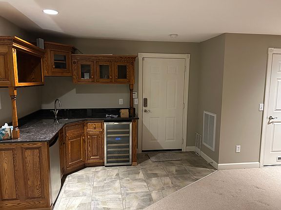 lower level wet bar