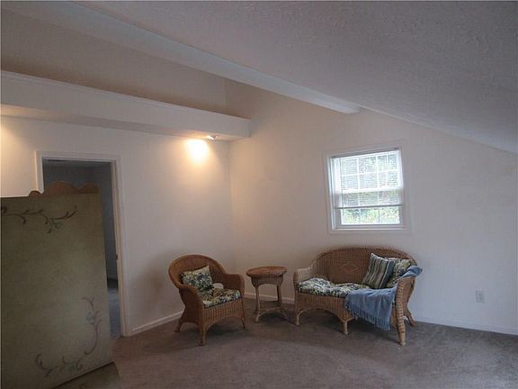 4th image of 216 Lincoln St