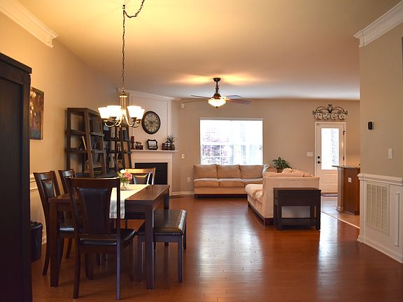 Open concept dining/living