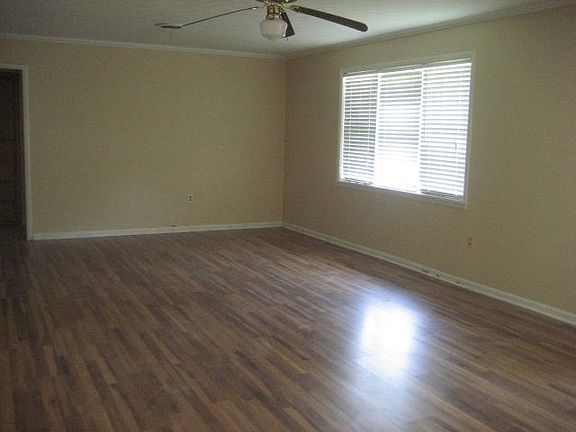 3rd image of 104 Jennifer Ave
