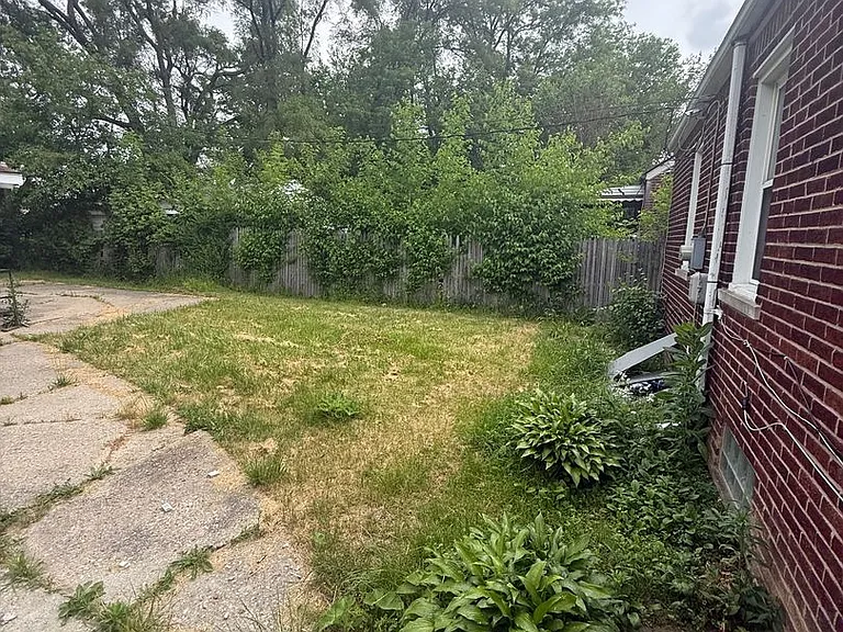 11785 Nashville St — Photo 18