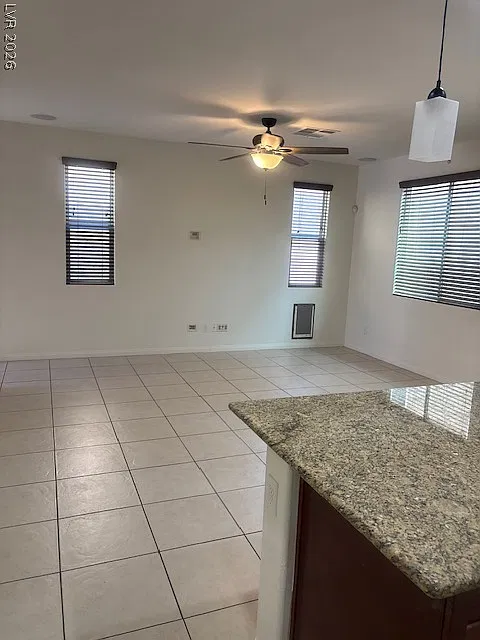 3 bed, 2.5 bath, 1474 sqft, $1,895 — Photo 4