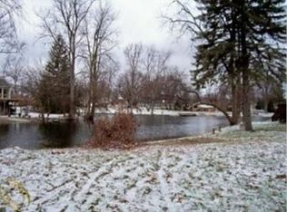 1040 Pawgrove Ct, White Lake, MI