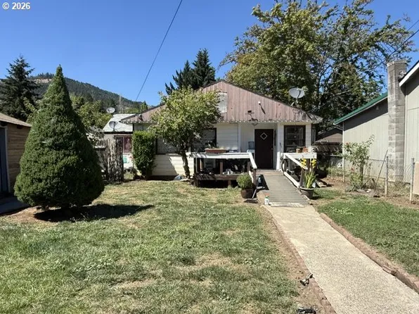 813 NE Broadway St, Myrtle Creek, OR 97457