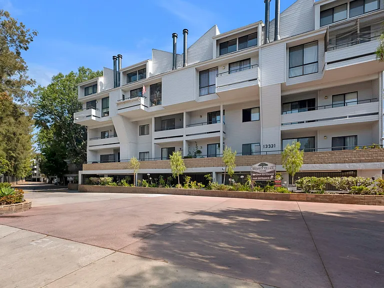13331 Moorpark St #206 — Photo 20