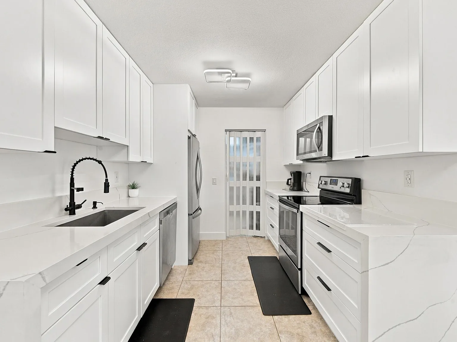 4 bed, 2.0 bath, 1463 sqft, $4,500 — Photo 2