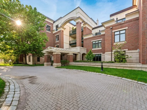 120 Seaver St #B204, Brookline, MA 02445