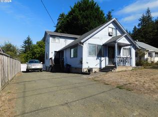 830 E 11th St, Coquille, OR