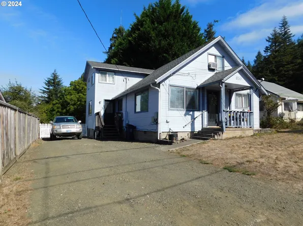 830 E 11th St, Coquille, OR 97423
