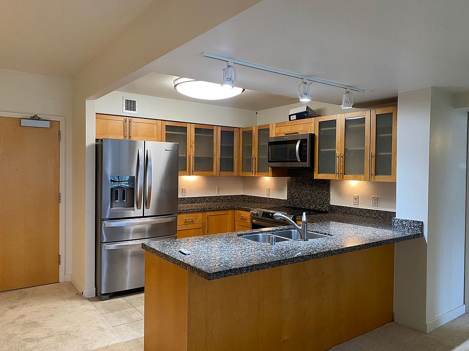 1st image of 600 Queen St APT 1208