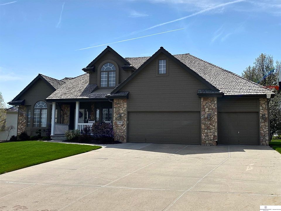 1st image of 2426 S 191st Cir