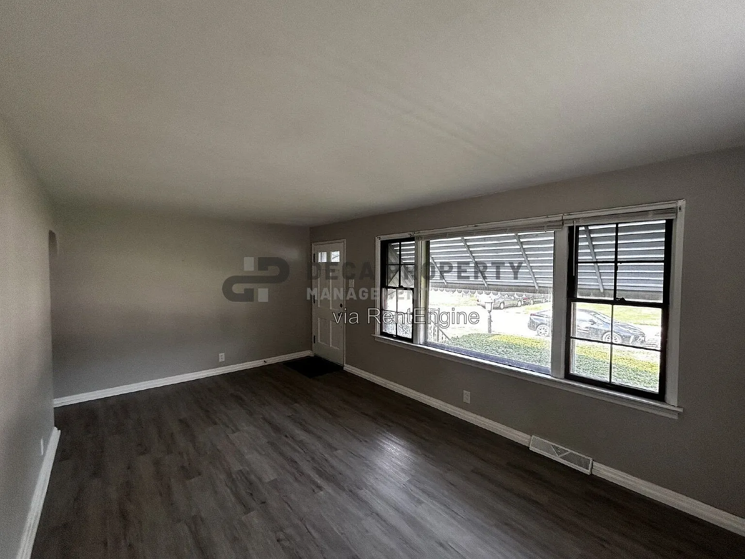 3 bed, 1.0 bath, 972 sqft, $1,295 — Photo 2
