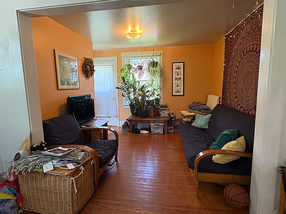 3rd image of 837 Otto St