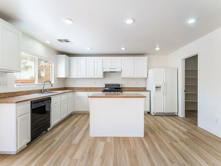 8240 Calico Wind St — Photo 10