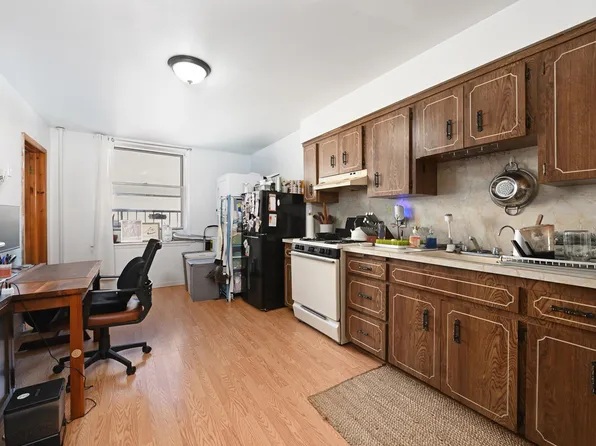 902 Park Avenue image 1 of 12