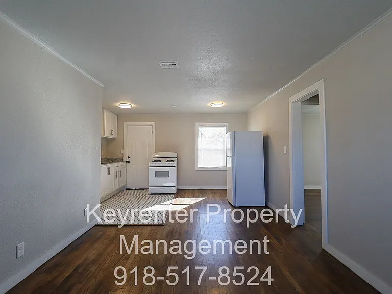 E Independence St Fourplex — Photo 4
