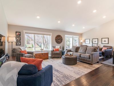 676 N Hay Lake Rd, Eagan, MN, 55123