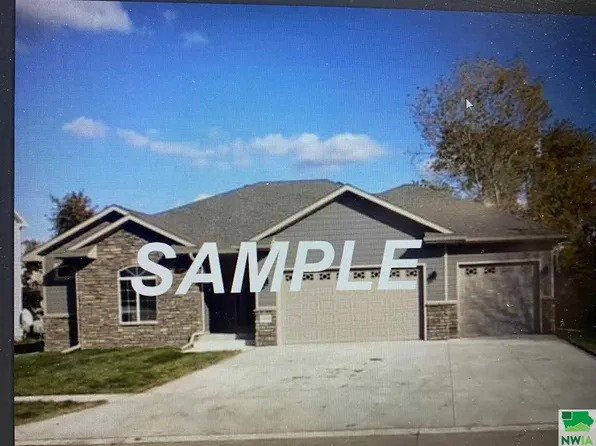 1236 E 17th St, South Sioux City, NE 68776