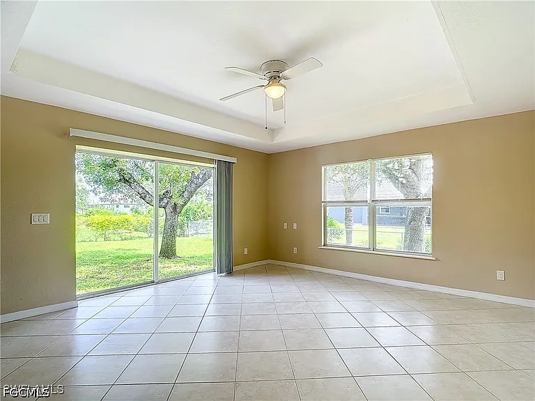 1726 Trafalgar Pkwy — Photo 18