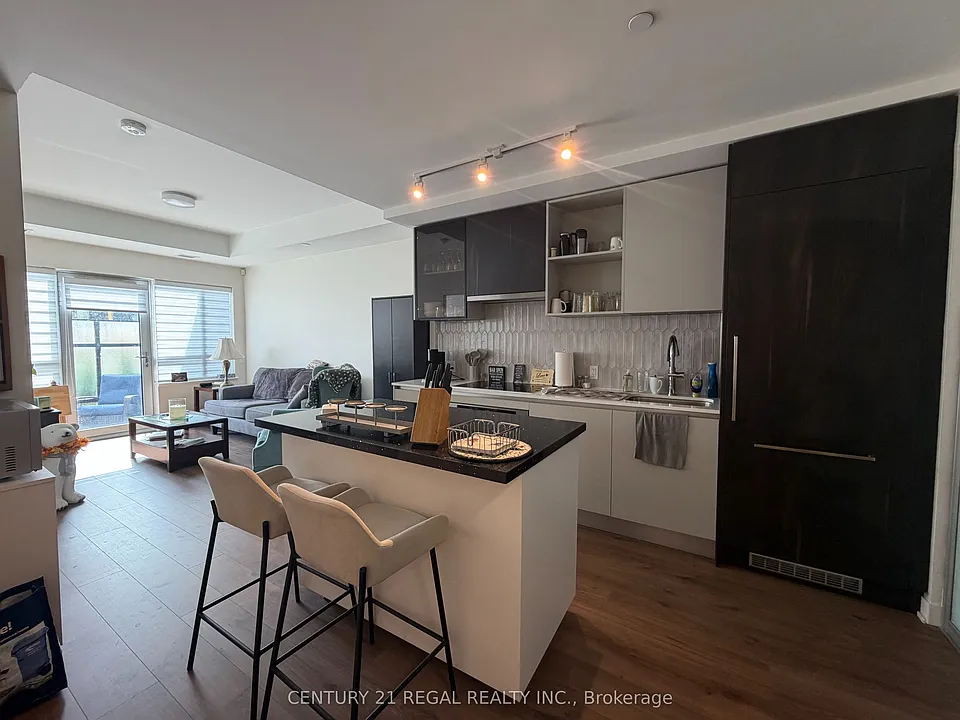 395 Dundas St W #101