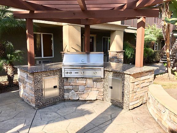 2nd image of 800 N Mollison Ave Unit 31
