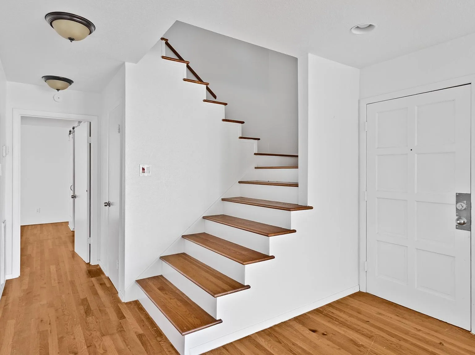 3 bed, 2.0 bath, 1850 sqft, $1,700 — Photo 3