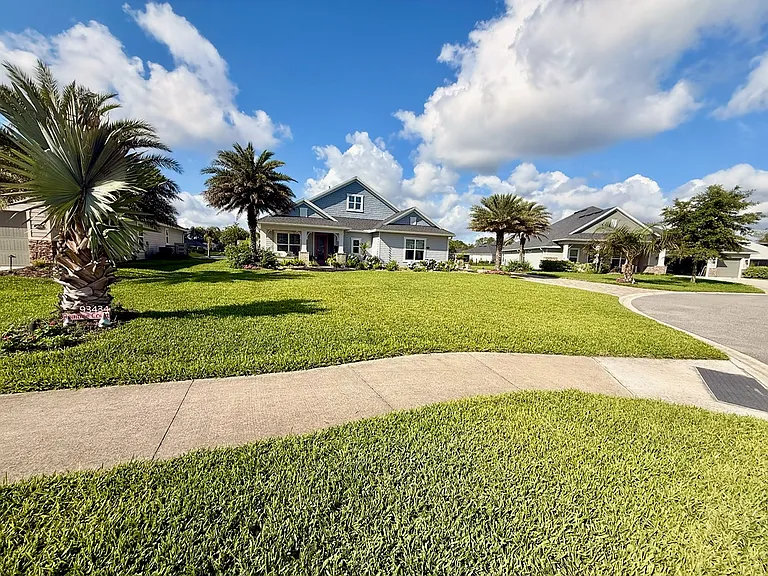 Front Yard, Culdesac