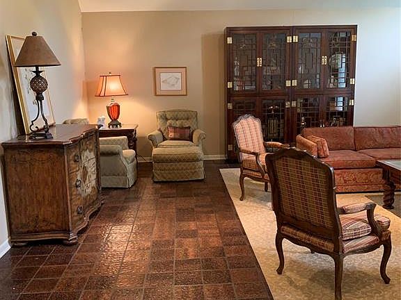 5th image of 335 Broadmoor Dr