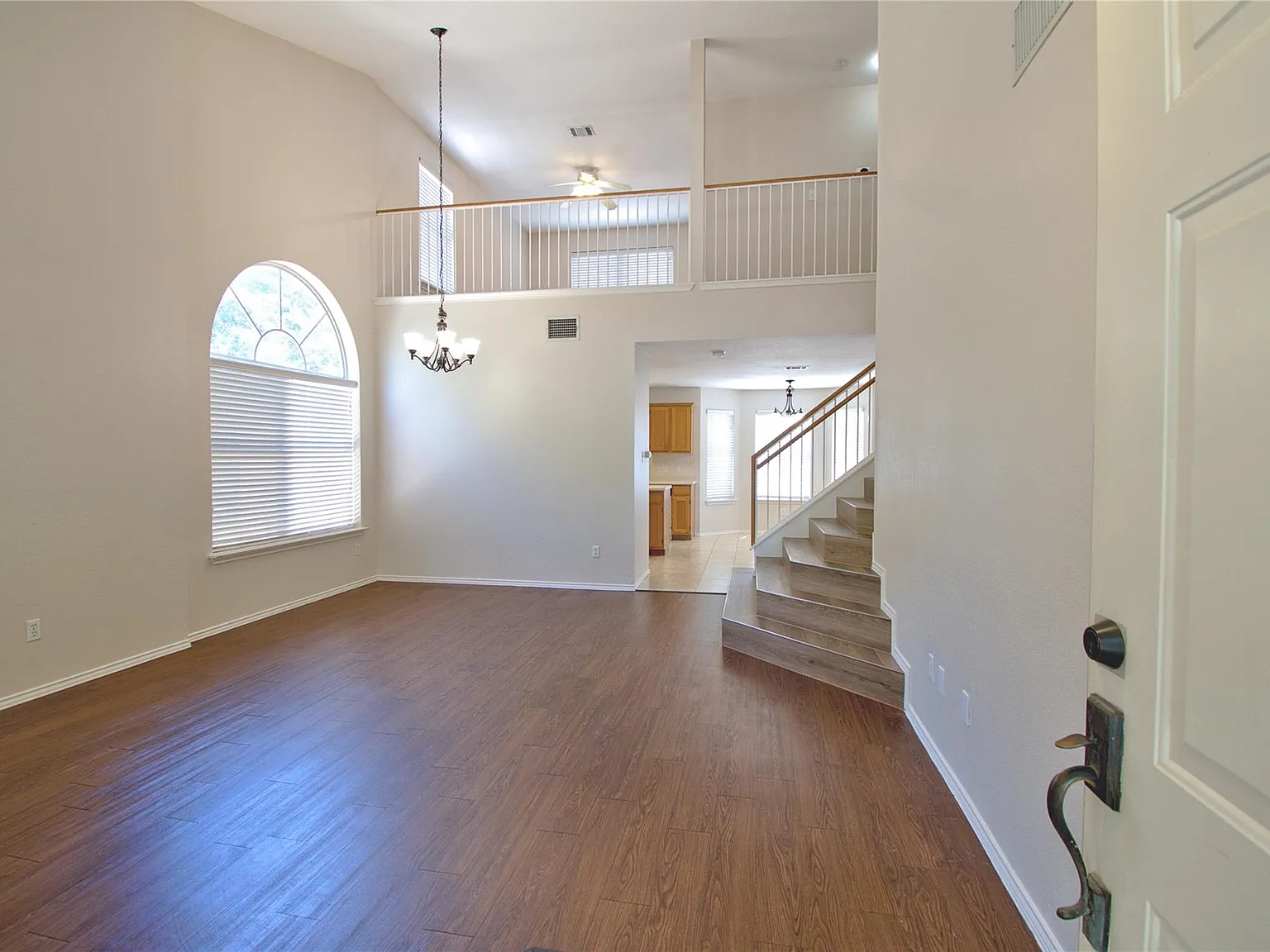 3 bed, 2.5 bath, 2075 sqft, $2,350 — Photo 3