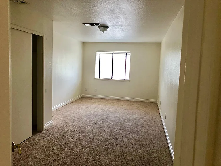 2142 Falcon Pointe Ln — Photo 17