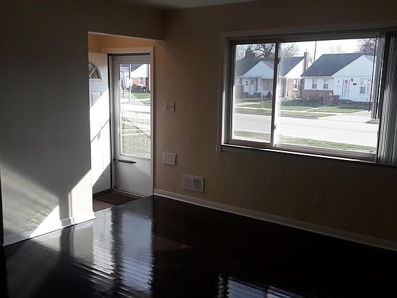 5th image of 18118 Snow Ave