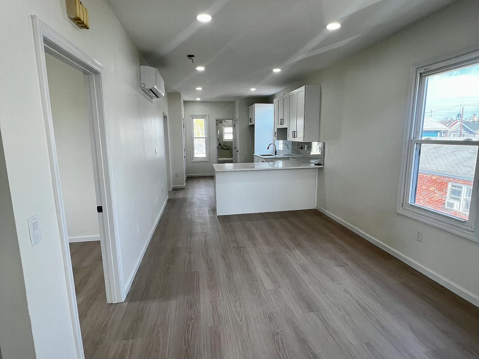3 bed, 1000 sqft, $2,250 — Photo 4