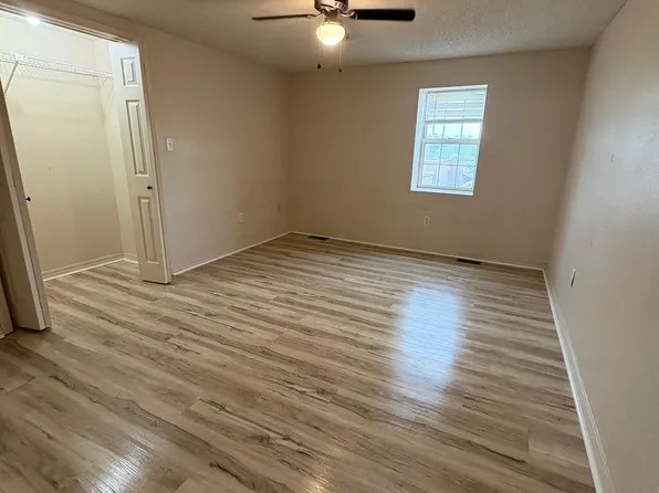 111 N Market St #5, Mount Vernon, MO 65712
