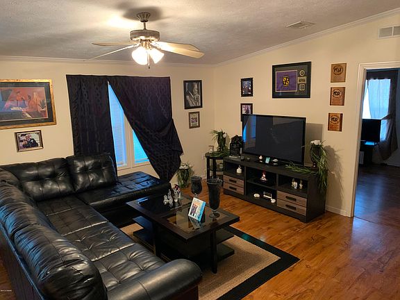 3rd image of 1121 Yaupon St