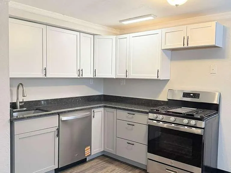 150 Marshall Dr — Photo 3