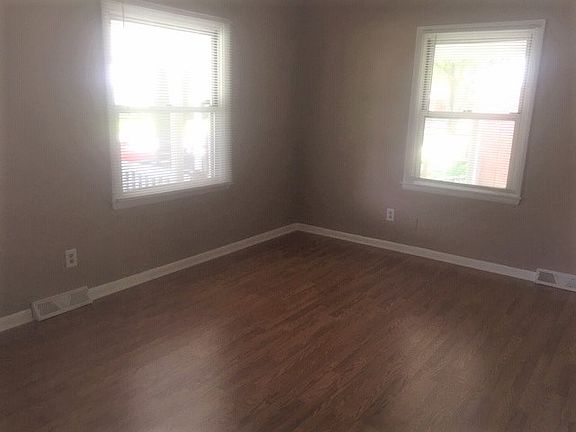 2nd image of 2942 Legion Park Dr