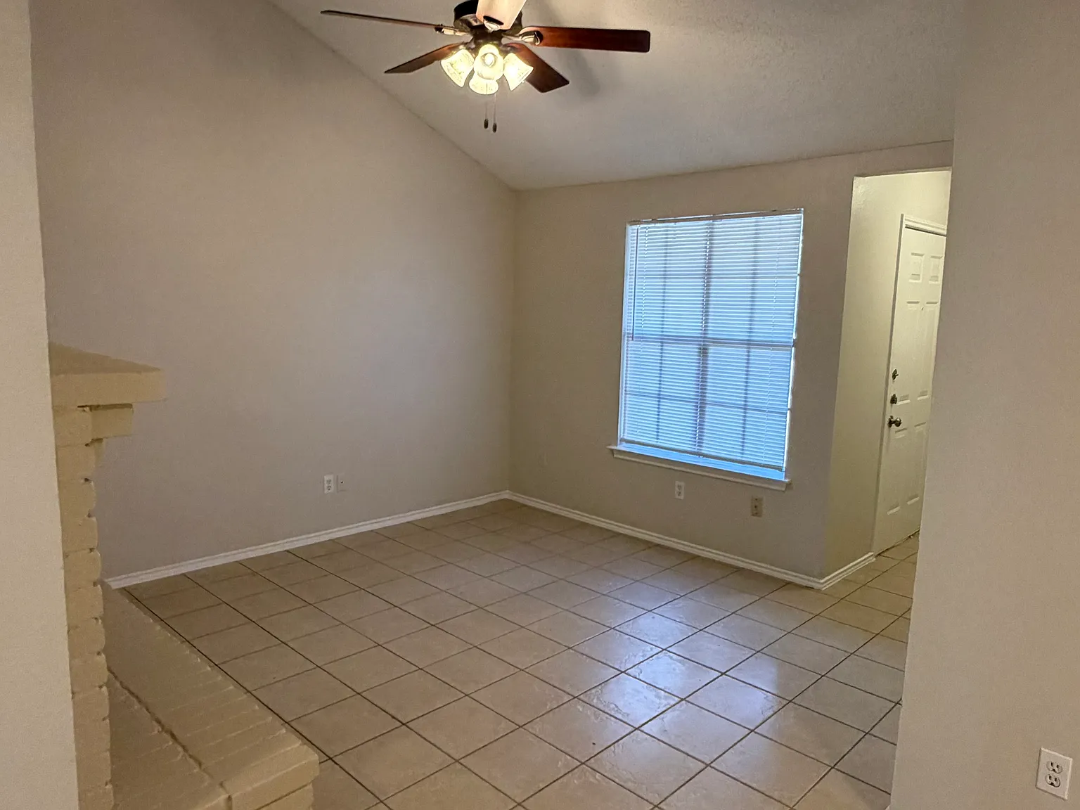 2 bed, 1185 sqft, $1,595 — Photo 4