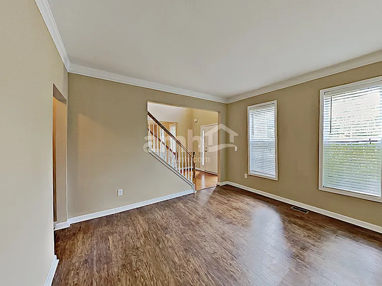 327 Meadowcrest Cir — Photo 9