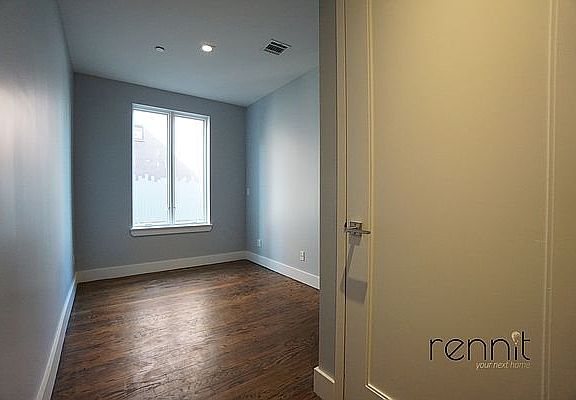 5th image of 577 Van Buren St #1B