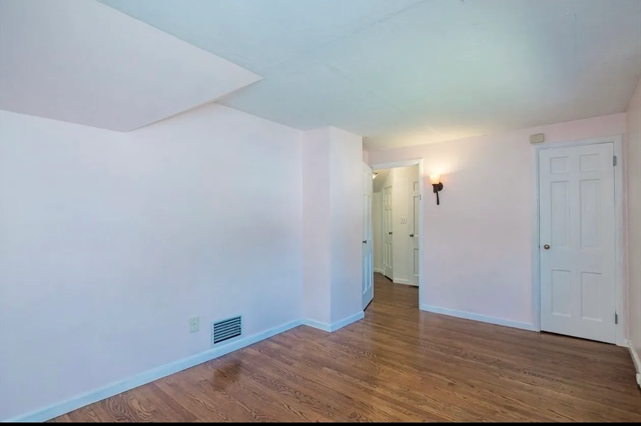 3 bed, 1.5 bath, 1424 sqft, $2,800 — Photo 3