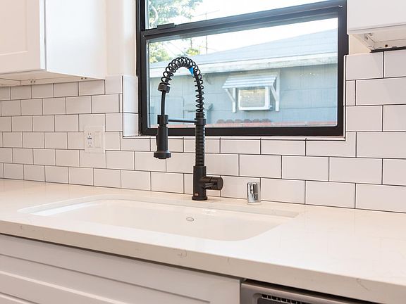 4th image of 2771 Newell St #B