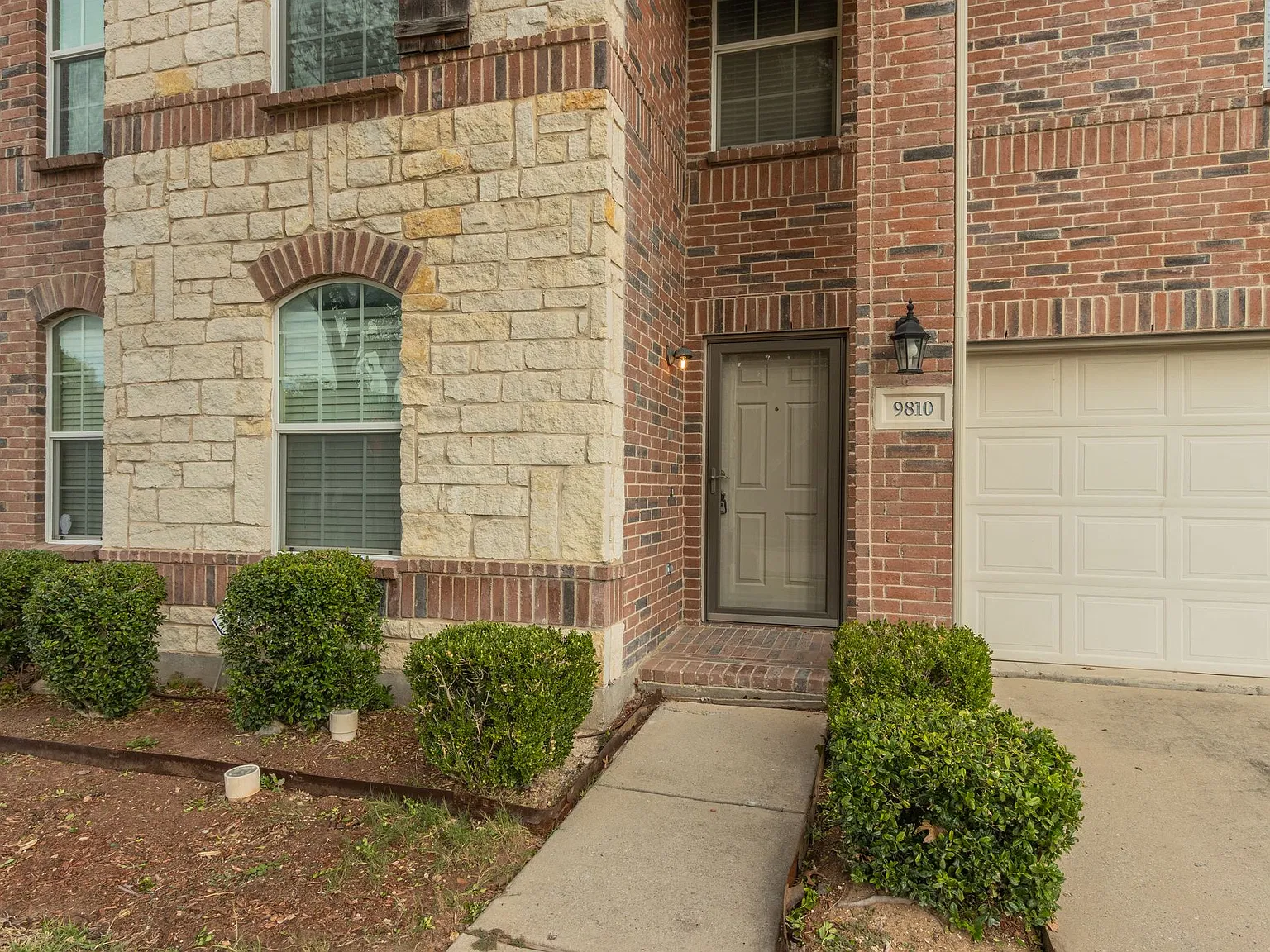 4 bed, 2.5 bath, 2632 sqft, $2,595 — Photo 3