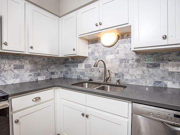 3rd image of 1021 Arrowhead Dr