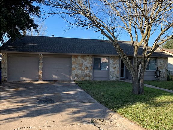 4th image of 1416 Hillcrest Dr