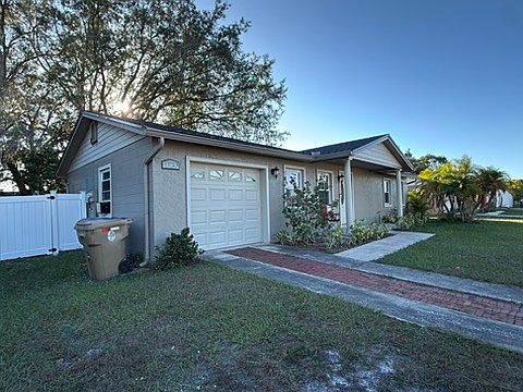 1st image of 809 Florida Pkwy #2