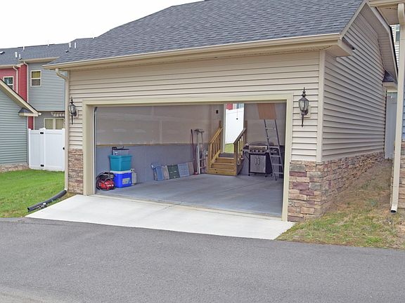 THE GARAGE IS ACCESSIBLE THROUGH THE ALLY BEHIND THE BUILDING WHERE THERE IS SPACE FOR ADDITIONAL PARKING