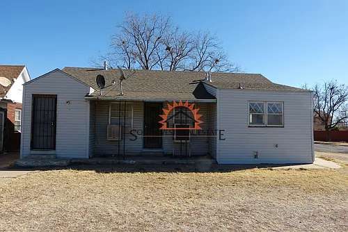 901 Sheldon St Photo 1
