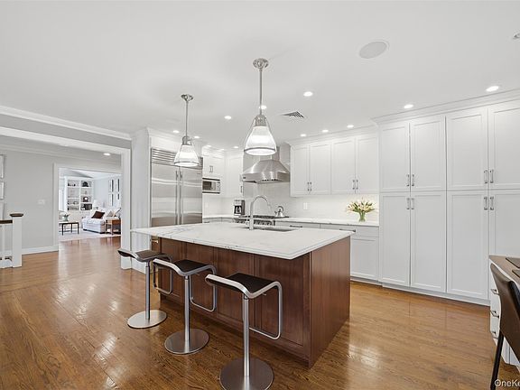 4th image of 11 White Plains Road