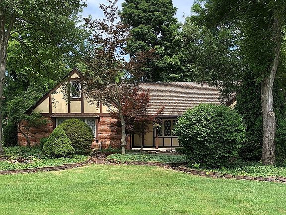 2nd image of 8650 Hollis Ln