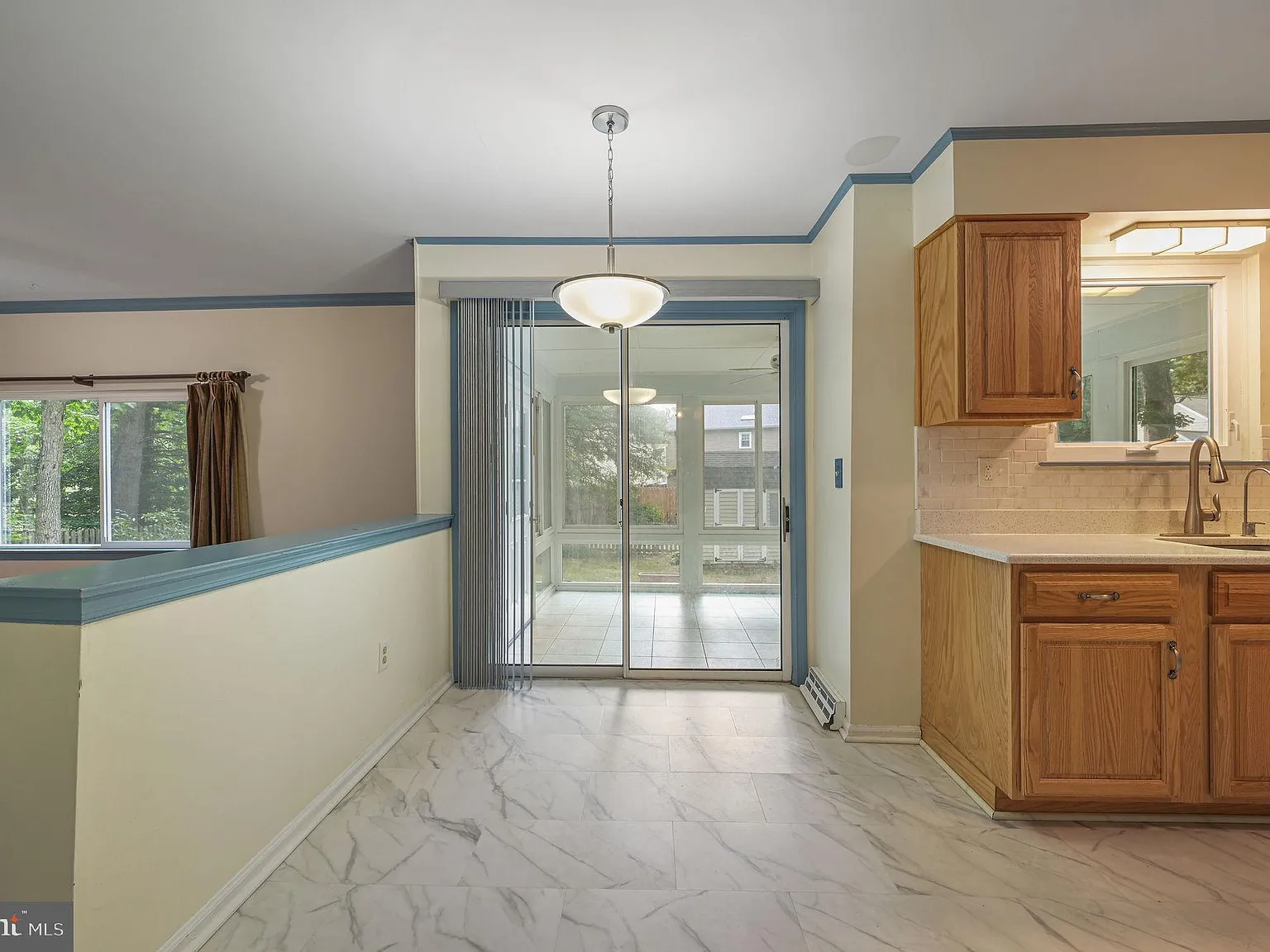 4 bed, 2.5 bath, 2134 sqft, $2,400 — Photo 4